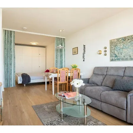 公寓 Cosy With Balcony